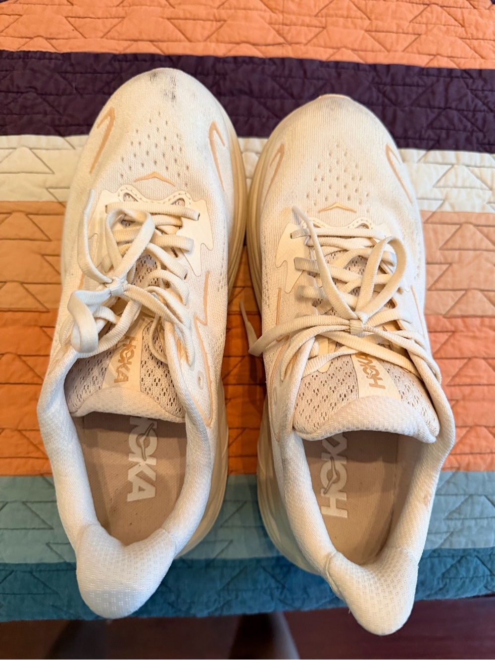 HOKA Women's Clifton 10 Running Shoes in Vanilla/sandstone